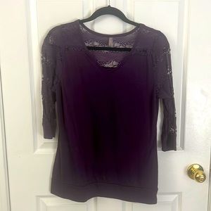 Purple size large 3/4 sleeve lace sleeve shirt